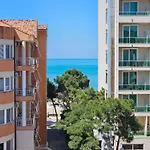 Bohemian Apt, Beachfront & Family Friendly - By Beta Premium Golem (Tirana)