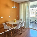 Apartmán Bohemian Apt, Beachfront & Family Friendly - By Beta Premium