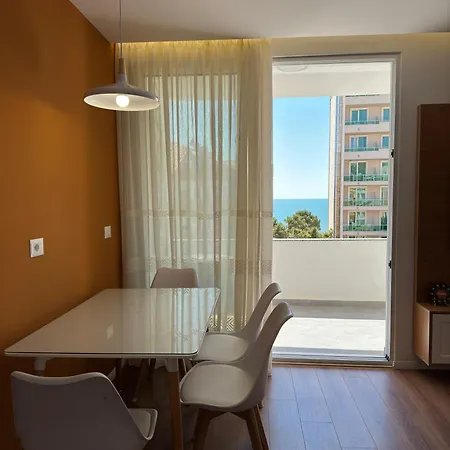 Apartment Bohemian Apt, Beachfront & Family Friendly - By Beta Premium
