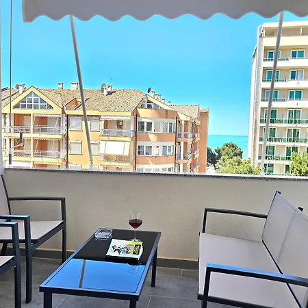 Apartment Bohemian Apt, Beachfront & Family Friendly - By Beta Premium