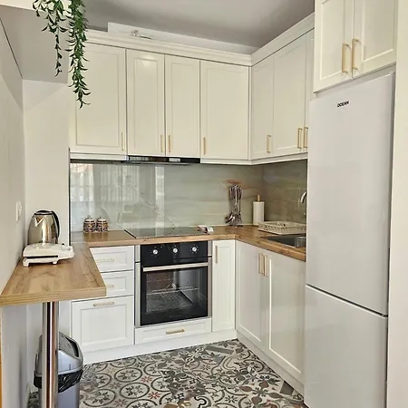 Bohemian Apt, Beachfront & Family Friendly - By Beta Premium Apartmán Golem (Tirana)