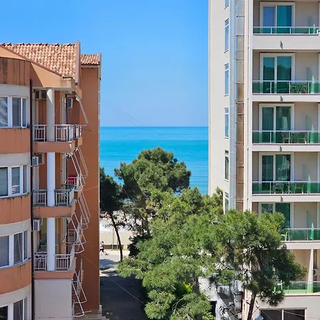 Bohemian Apt, Beachfront & Family Friendly - By Beta Premium Golem (Tirana)