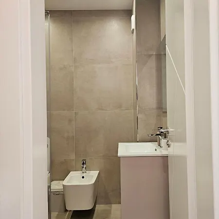 Bohemian Apt, Beachfront & Family Friendly - By Beta Premium * Golem (Tirana)