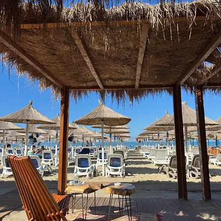 Bohemian Apt, Beachfront & Family Friendly - By Beta Premium Apartmán *