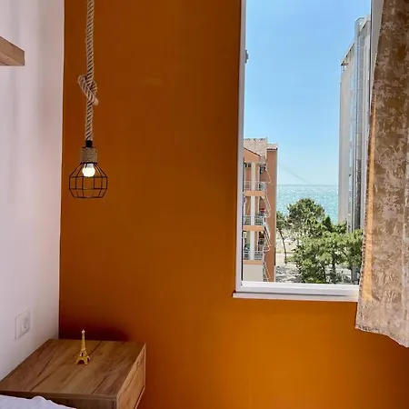 Bohemian Apt, Beachfront & Family Friendly - By Beta Premium Apartmán *