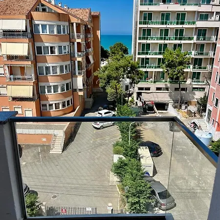 Bohemian Apt, Beachfront & Family Friendly - By Beta Premium Apartmán