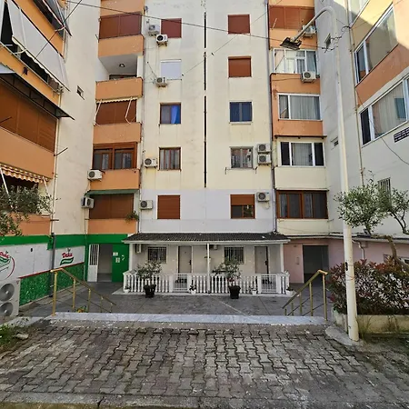 Bohemian Apt, Beachfront & Family Friendly - By Beta Premium Golem (Tirana)