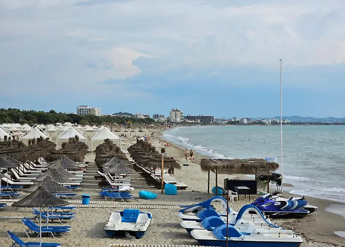 Bohemian Apt, Beachfront & Family Friendly - By Beta Premium * Golem (Tirana)