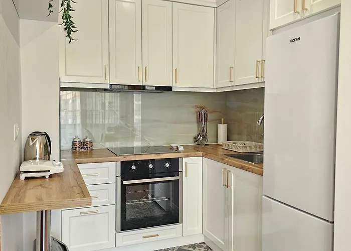 Bohemian Apt, Beachfront & Family Friendly - By Beta Premium Appartement Golem (Tirana)