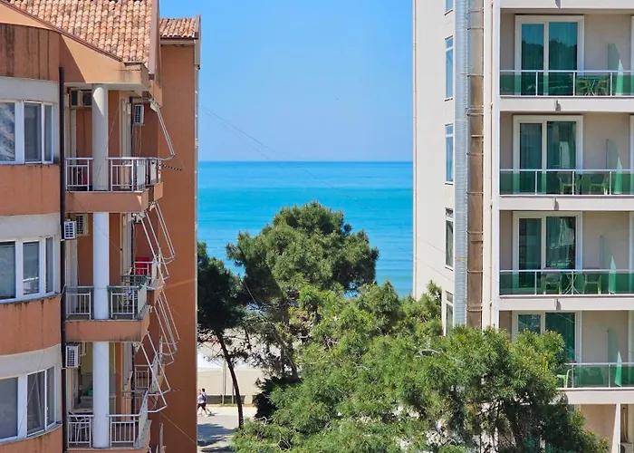 Bohemian Apt, Beachfront & Family Friendly - By Beta Premium Golem (Tirana)